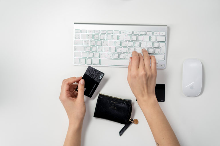 Paiement par carte et clavier : domicilier ses mensualités évite les oublis